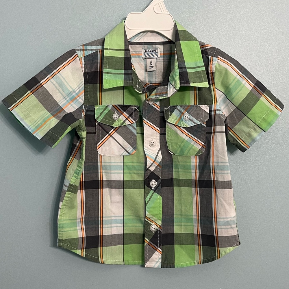 Boy’s 2T Green/Orange Plaid Shirt and Khaki Shorts Outfit - Picture 2 of 13